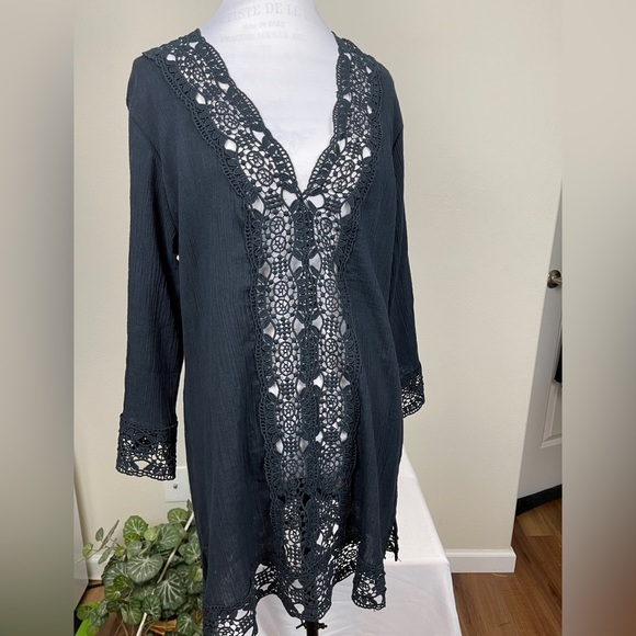 𝅺La Blanca Island Fare V neck Tunic Size S-M. Black - Picture 6 of 11
